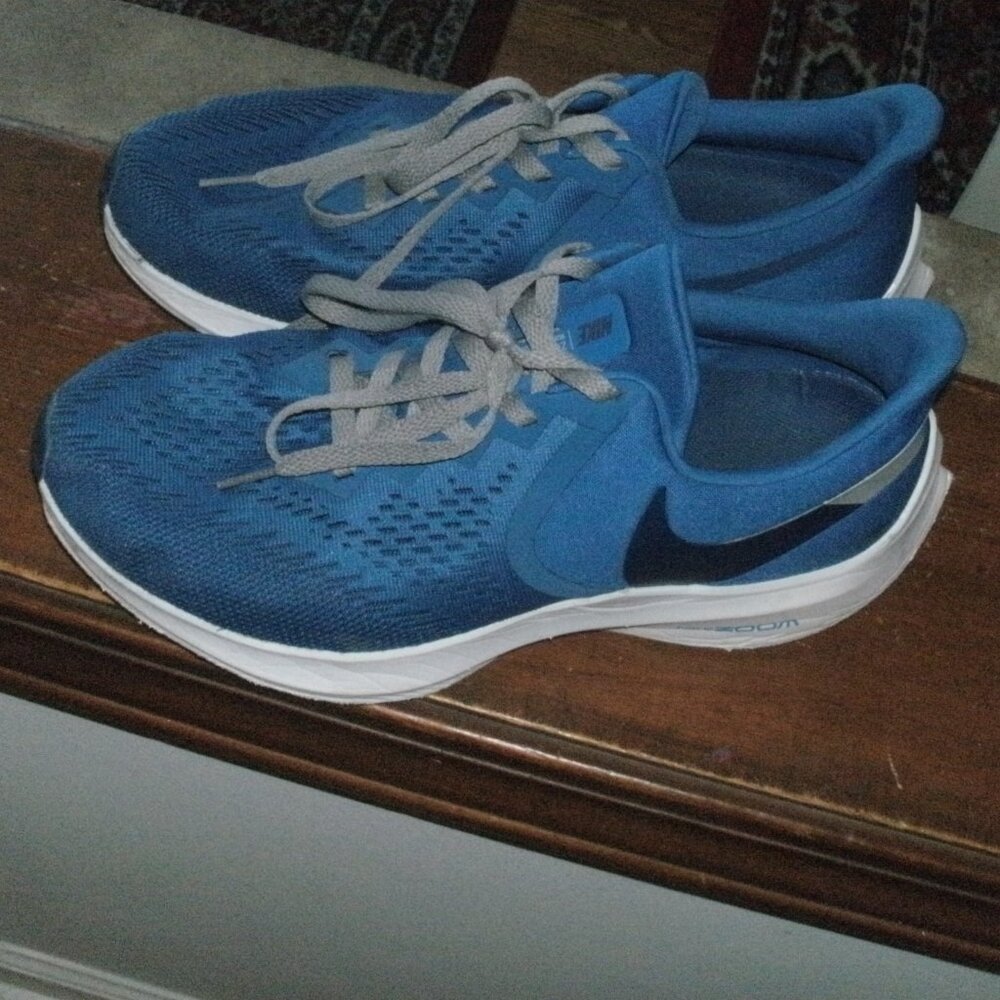 Nike Air Zoom Winflo 6 BQ9685-402 Blue Running Athletic Shoes Sneakers size 9.5